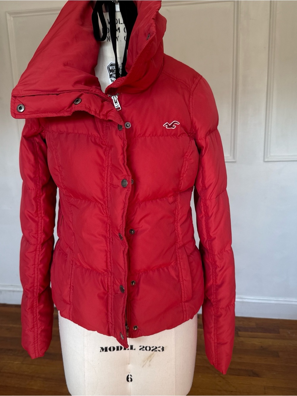 Hollister Women's Red Quilted Puffer Jacket - Picture 8 of 9